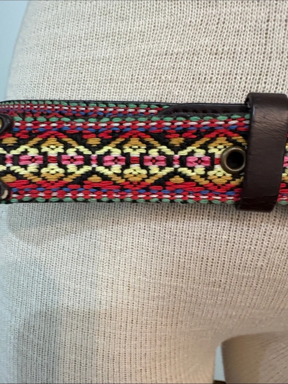 Colorful woven tapestry sz M belt